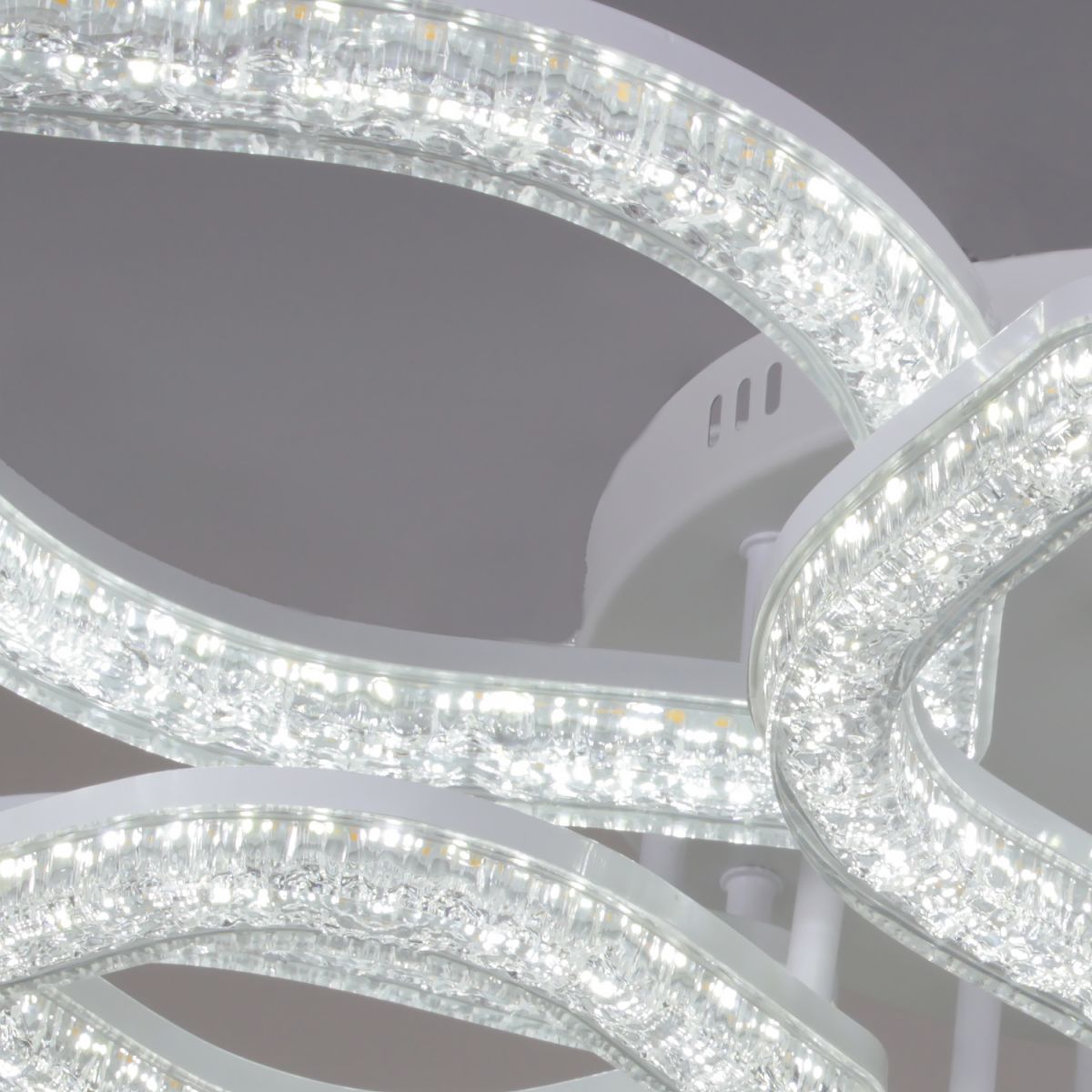 Потолочная люстра Reluce 69290-0.3-5+5 WH в #REGION_NAME_DECLINE_PP#