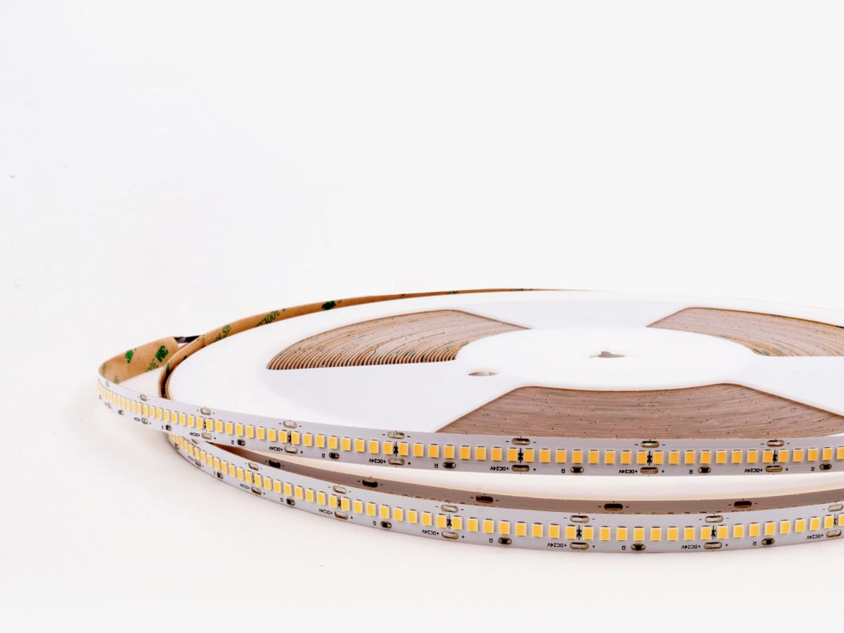 Светодиодная лента LEDS POWER 2835 240/м (22Вт/м) 24В нейтральная 30м/кат, серия ПРО140 005911 в Санкт-Петербурге