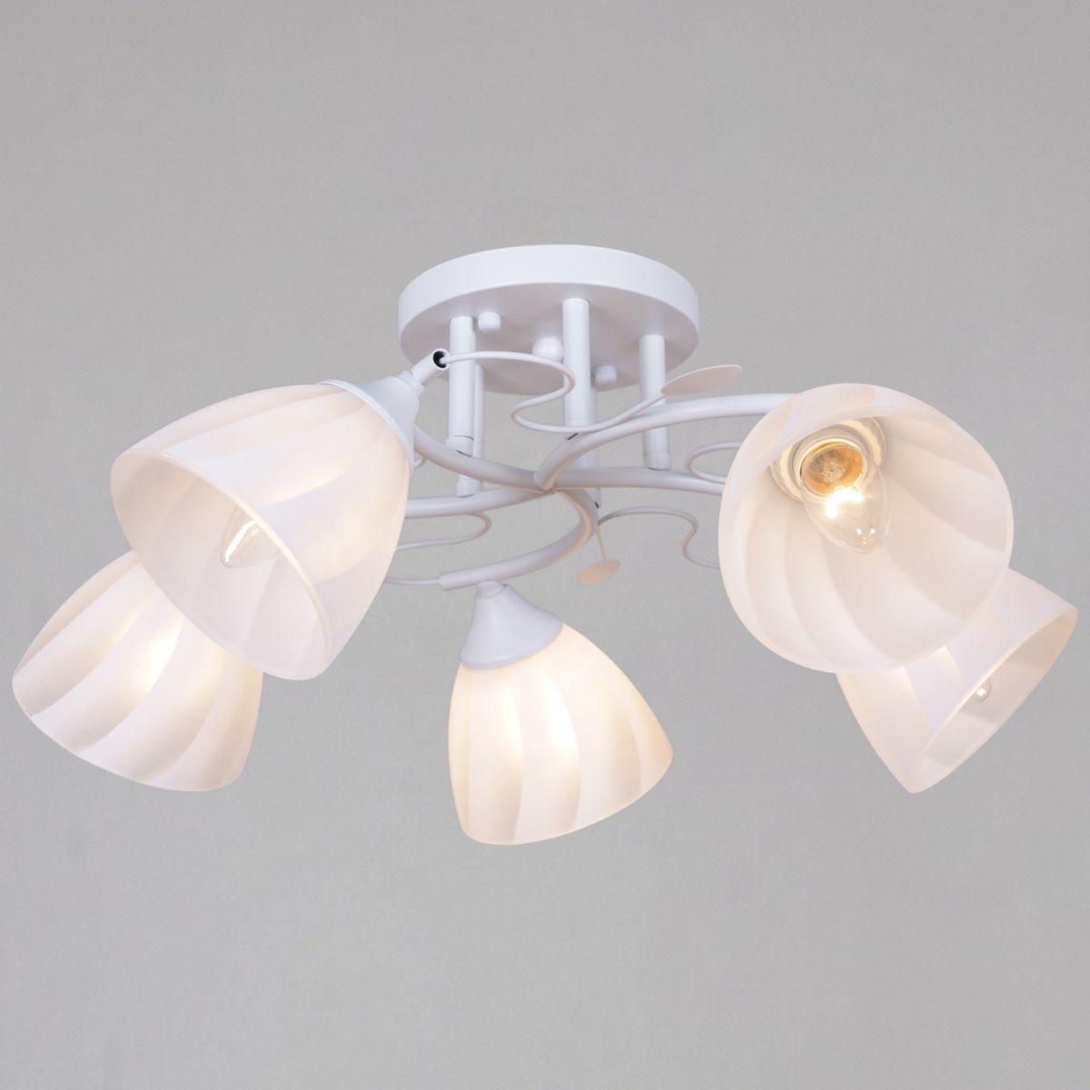 Потолочная люстра Reluce 62560-0.3-05 WH в Санкт-Петербурге