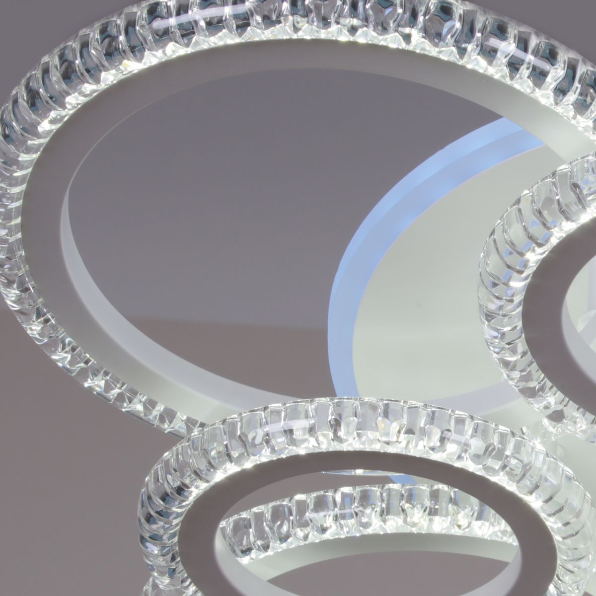 Потолочный светильник Reluce 36890-0.3-4+4A WH (RGB) в #REGION_NAME_DECLINE_PP#