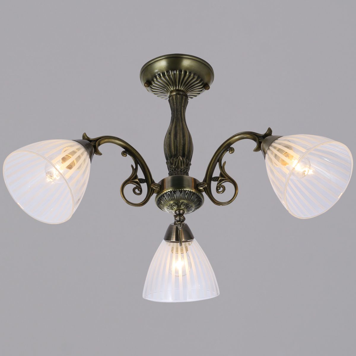 Люстра на штанге Reluce 72447-0.3-03 в Санкт-Петербурге