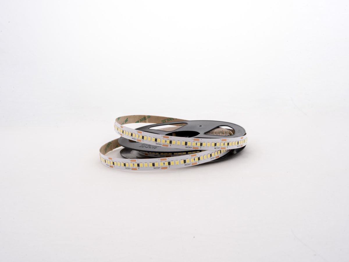 Светодиодная лента LEDS POWER 2835 240/м (18Вт/м) 24В холодная 006574 в Санкт-Петербурге