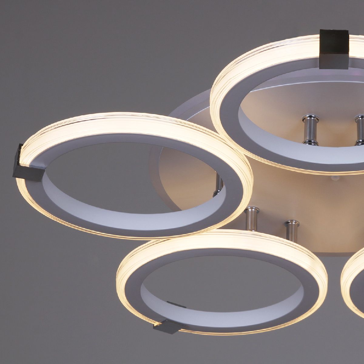 Потолочная люстра Reluce 06319-3.3-05 WH+CR (RGB) в Санкт-Петербурге