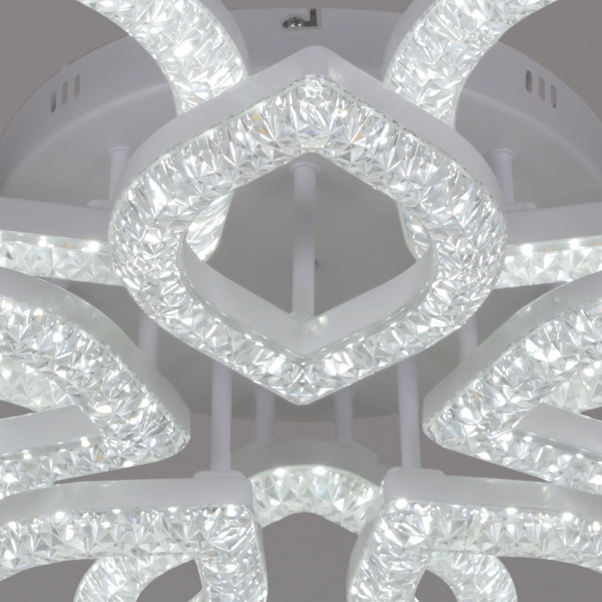 Потолочная люстра Reluce 28120-0.3-5+5C WH в Санкт-Петербурге