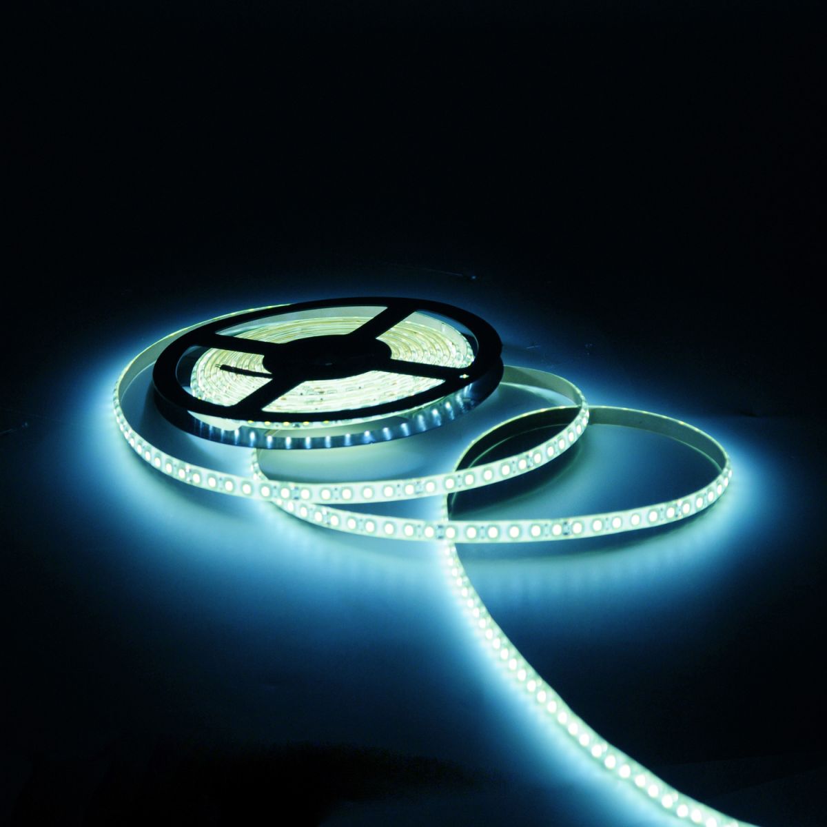 Светодиодная лента Gauss LED 2835/120-SMD 6.5W 24V DC 600lm/m 5000K IP65 (блистер 5м)311000265 в Санкт-Петербурге