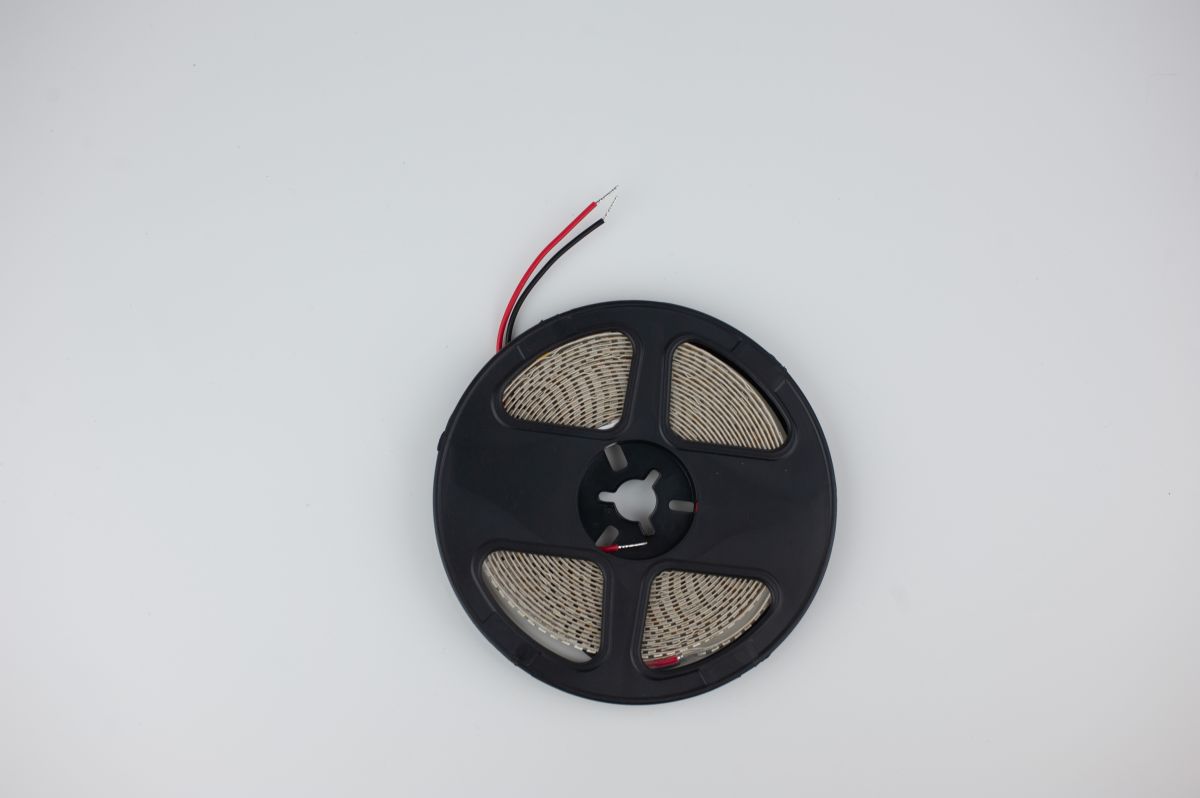 Светодиодная лента LEDS POWER 2835 240/м (21Вт/м) 12В холодная 008769 в #REGION_NAME_DECLINE_PP#