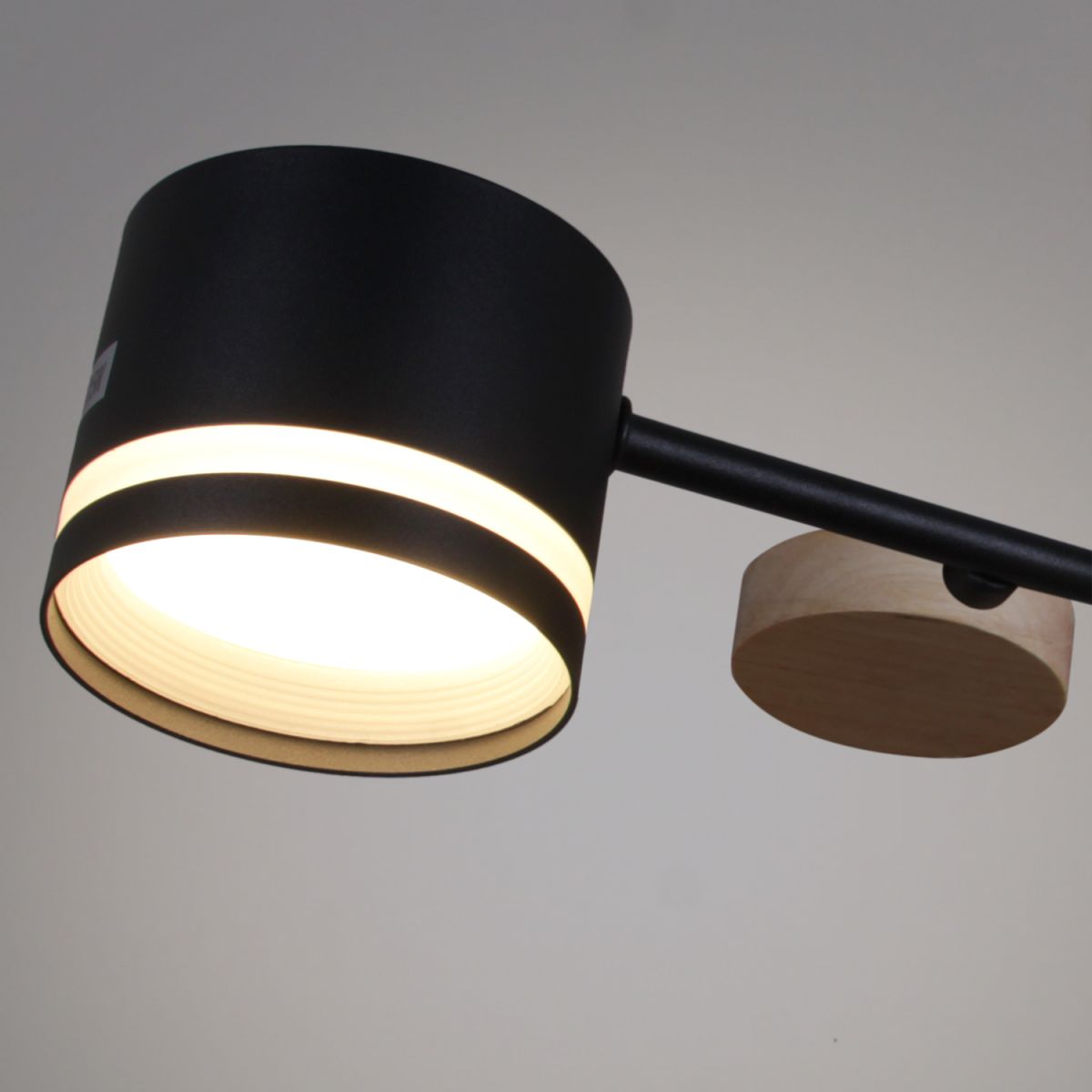 Люстра на штанге Reluce 68730-0.3-08 GX53 BK+WOOD в #REGION_NAME_DECLINE_PP#