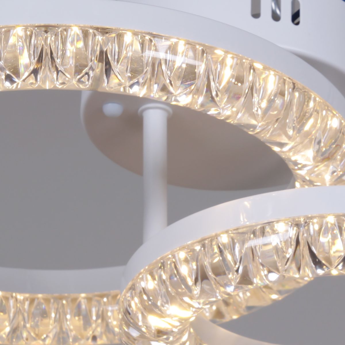 Потолочный светильник Reluce 29847-0.3-02E WH в #REGION_NAME_DECLINE_PP#