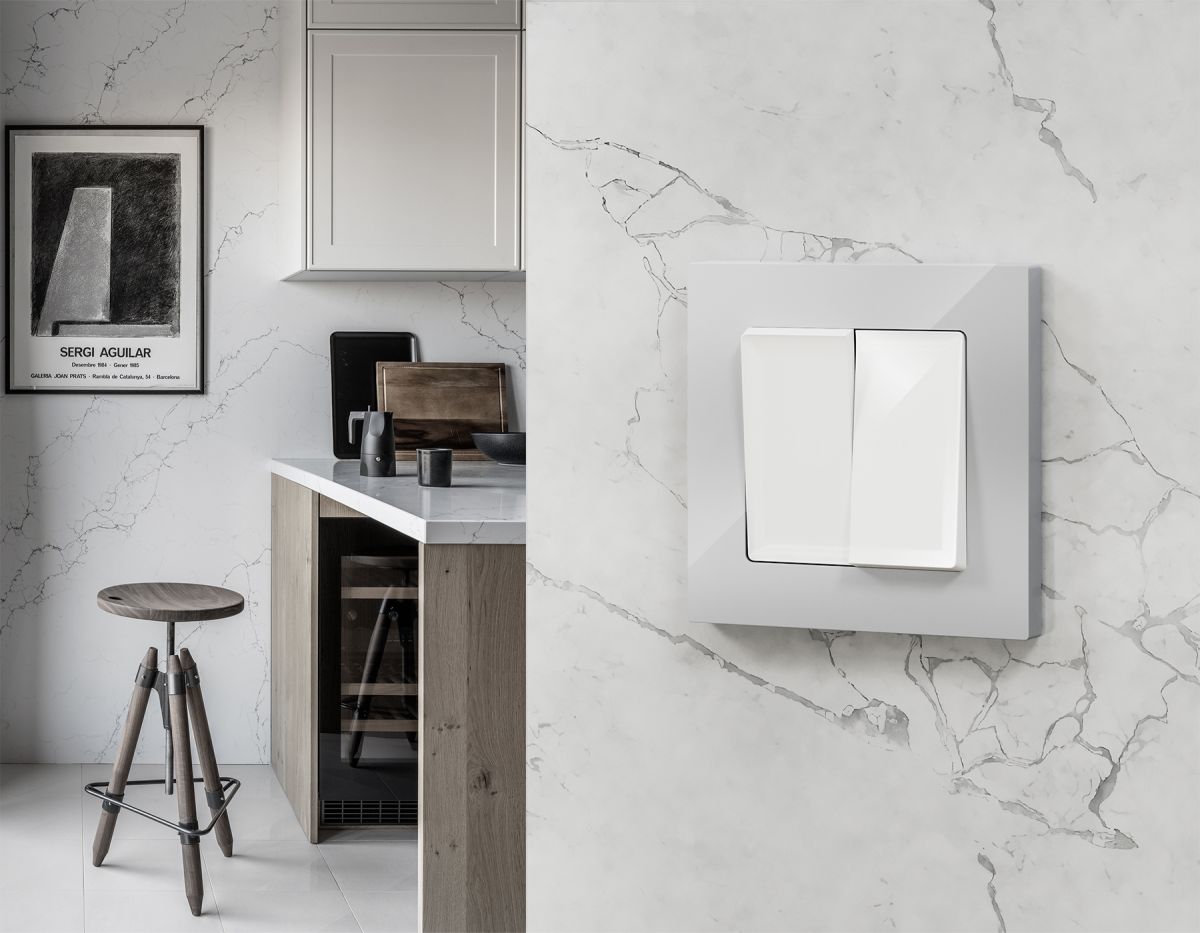 Комплект механизма 2-клавишного перекрестного выключателя 10A-250V Alfa Белый глянец Quant Ambrella Volt MA103030 (AP1030, VM125) в Санкт-Петербурге