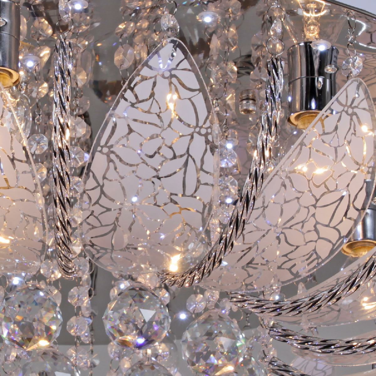 Потолочная люстра Reluce 55826-0.3-08 УЦ в Санкт-Петербурге