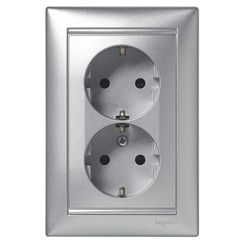 Розетка 2x2К+З Legrand Valena 16A 250V с/з винтовой зажим алюминий 770100 в Санкт-Петербурге