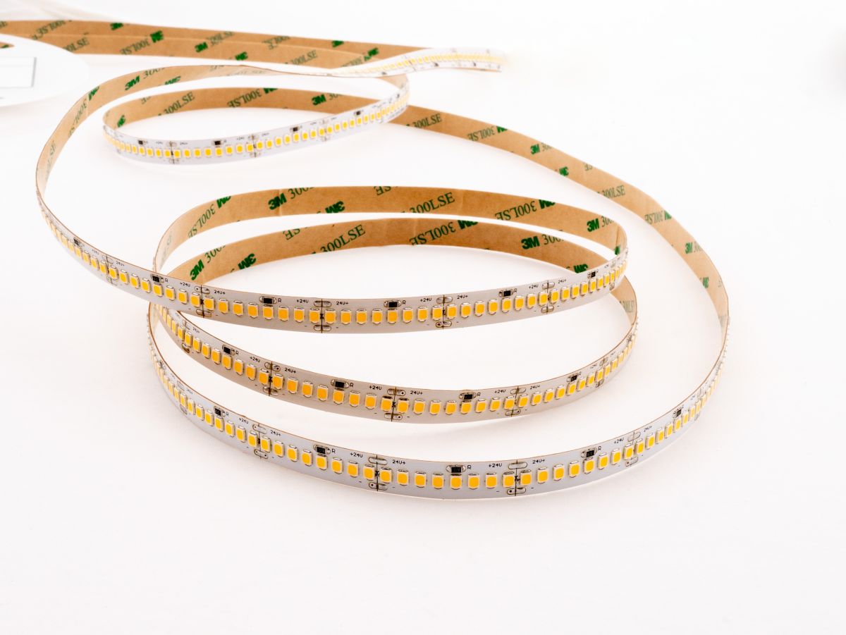 Светодиодная лента LEDS POWER 2835 240/м (22Вт/м) 24В нейтральная LUX160 006222 в Санкт-Петербурге