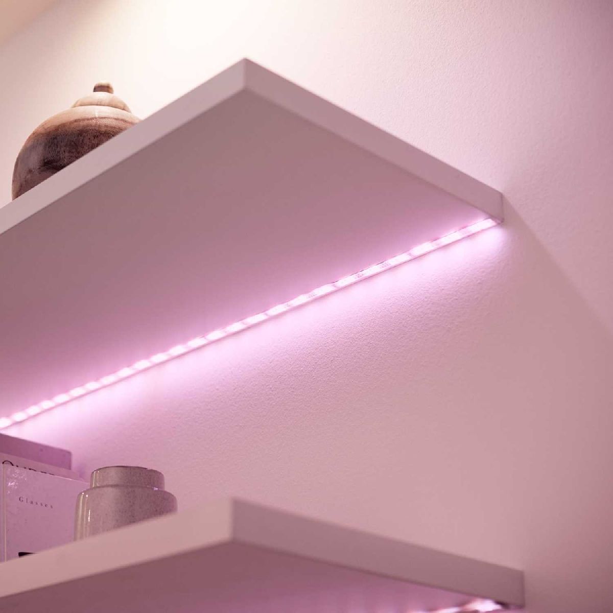 Умная светодиодная лента Wiz Wi-Fi LED 2700/6500K 2м 929002524801 в #REGION_NAME_DECLINE_PP#