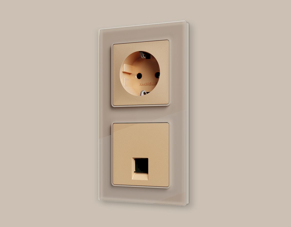 Комплект механизма компьютерной розетки RJ-45 экранированной с автоматической защитной шторкой Alfa Шампань Quant Ambrella Volt MA612005 (AP6120, VM185) в Санкт-Петербурге