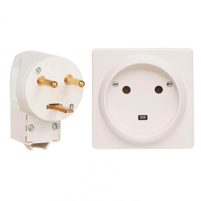 Комплект розетка вилка 2К+З Legrand Quteo 32А 400V с/з со шторками белый 782222 в Санкт-Петербурге