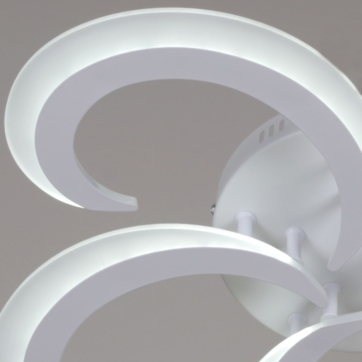 Потолочная люстра Reluce 05090-0.3-05 WH в Санкт-Петербурге