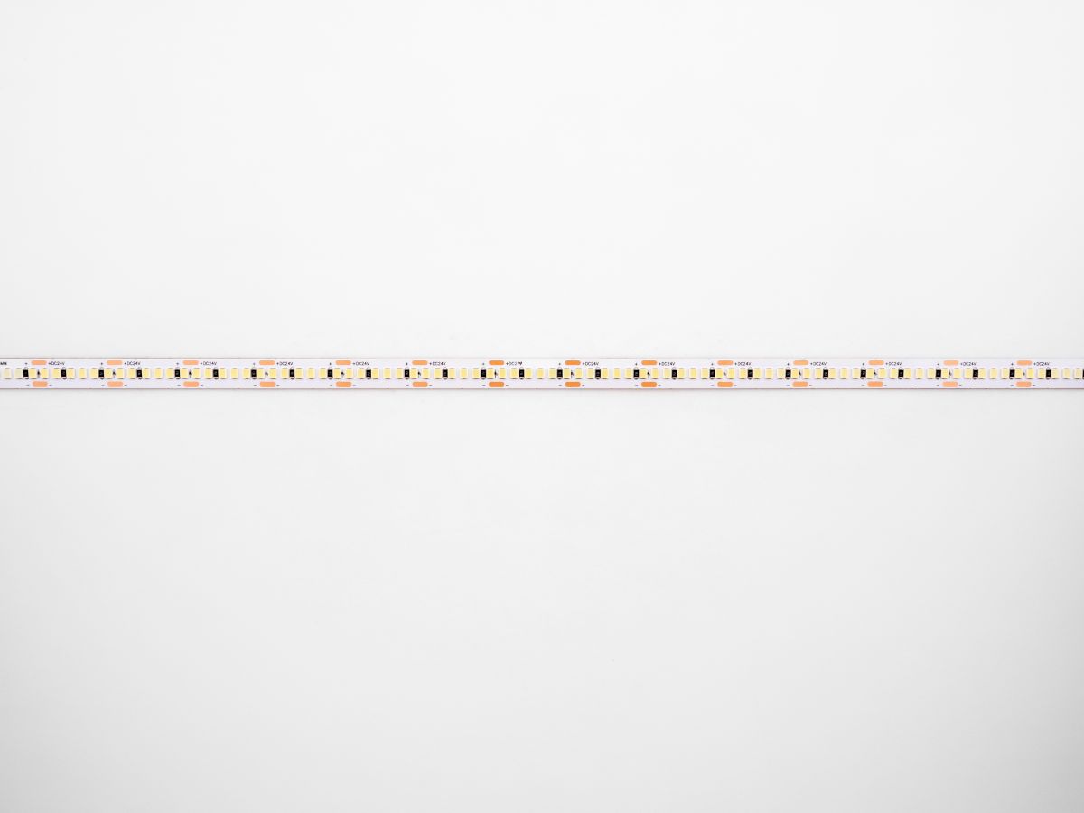 Светодиодная лента LEDS POWER 2835 240/м (18Вт/м) 24В холодная 006574 в Санкт-Петербурге