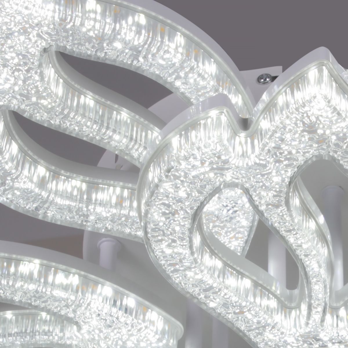 Потолочная люстра Reluce 39290-0.3-6+3 WH в Санкт-Петербурге