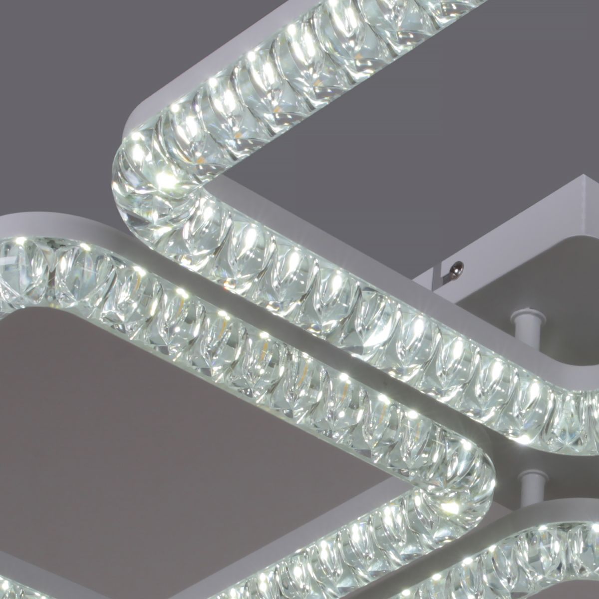 Потолочная люстра Reluce 19848-0.3-04B WH в #REGION_NAME_DECLINE_PP#