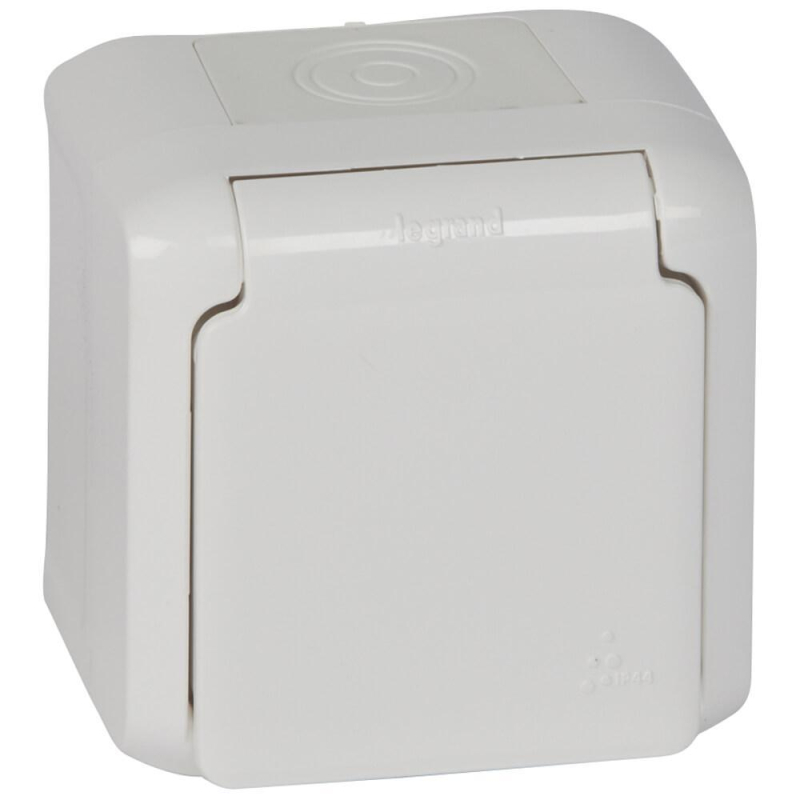 Розетка 2К+З Legrand Quteo 16A 250V с/з со шторками крышкой белая 782321 в Санкт-Петербурге
