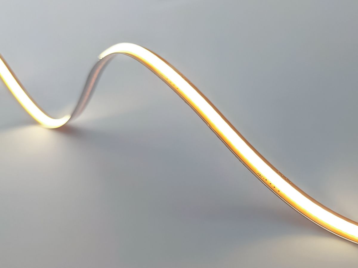 Светодиодная лента COB 24 В свободная резка 3000К SWG Pro 10 Вт/м, IP20, 480 LED/м, 8 мм, SWG-COB480-24-10-WW 00-00049301 в Санкт-Петербурге