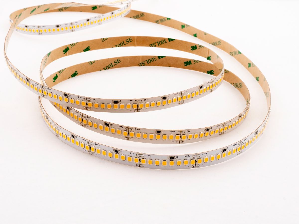 Светодиодная лента LEDS POWER 2835 240/м (22Вт/м) 24В нейтральная LUX160 006222 в Санкт-Петербурге