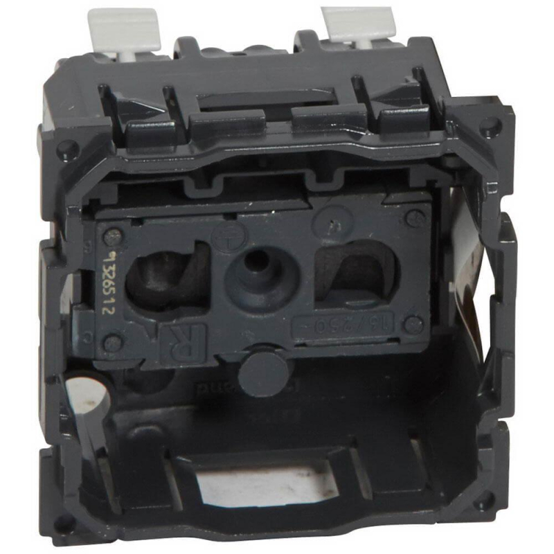 Розетка 2К Legrand Celiane 16A 230V б/з со шторками безвинтовой зажим 067110 в Санкт-Петербурге
