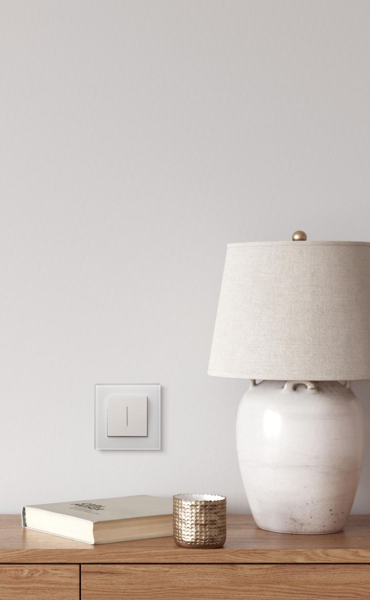 Выключатель кнопочный 1-клавишный 10А/250В с LED подсветкой, белый Kollinger Asthetik AS-012WH в #REGION_NAME_DECLINE_PP#