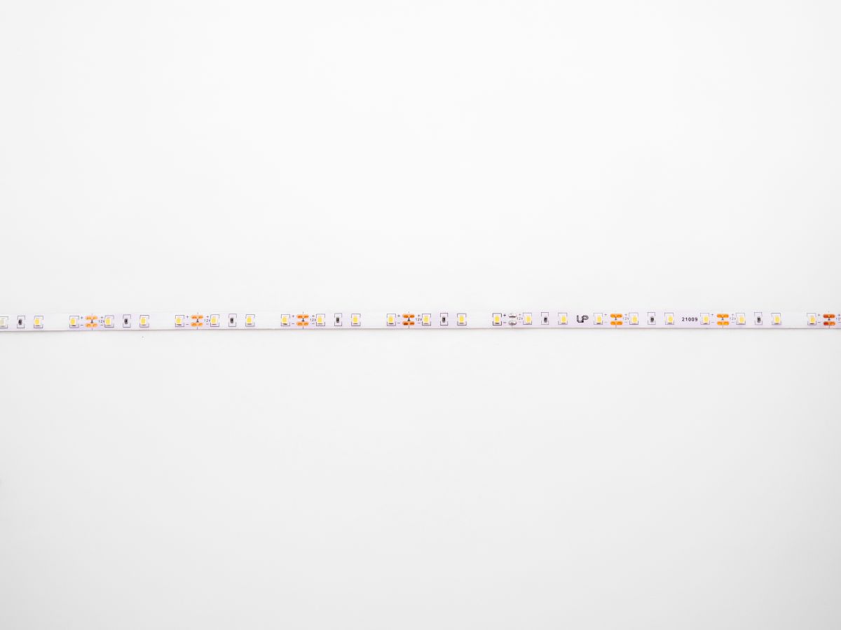 Светодиодная лента LEDS POWER 2835 60/м (4,8Вт/м) 12В нейтральная 002194 в Санкт-Петербурге