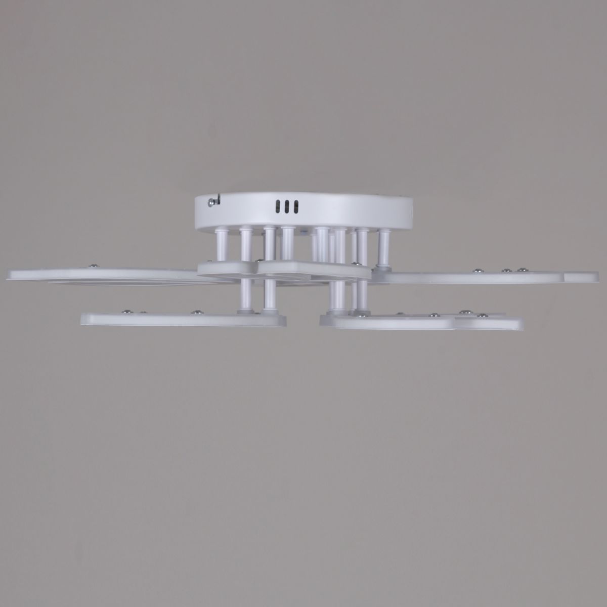 Потолочная люстра Reluce 00150-0.3-4+4 WH в Санкт-Петербурге