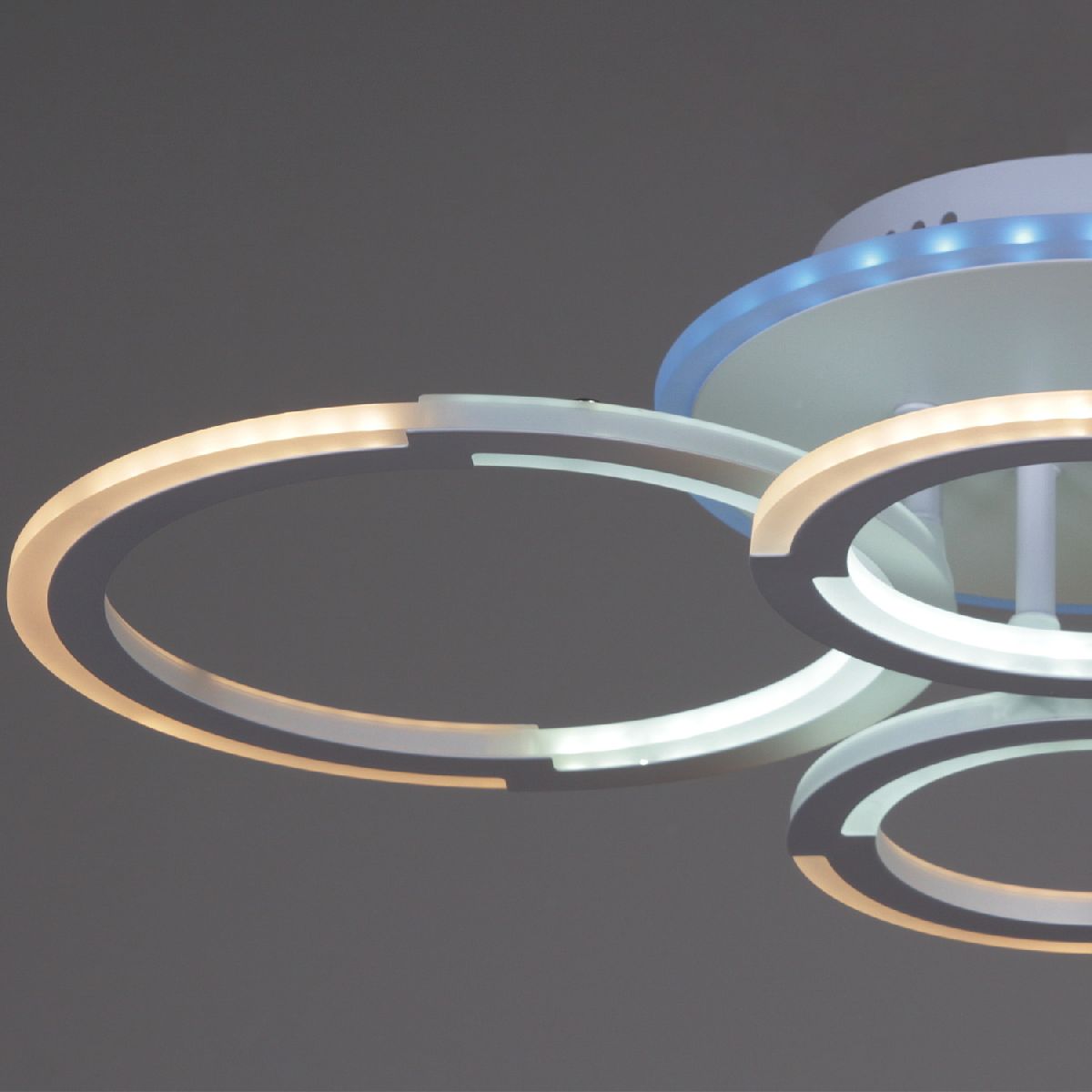 Потолочная люстра Reluce 09820-3.3-2+2A WH (RGB) в Санкт-Петербурге