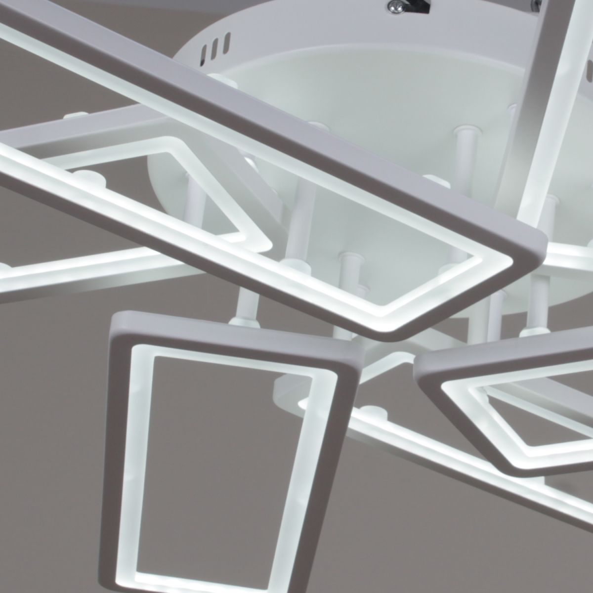 Потолочная люстра Reluce 03629-0.3-3+3 WH в #REGION_NAME_DECLINE_PP#