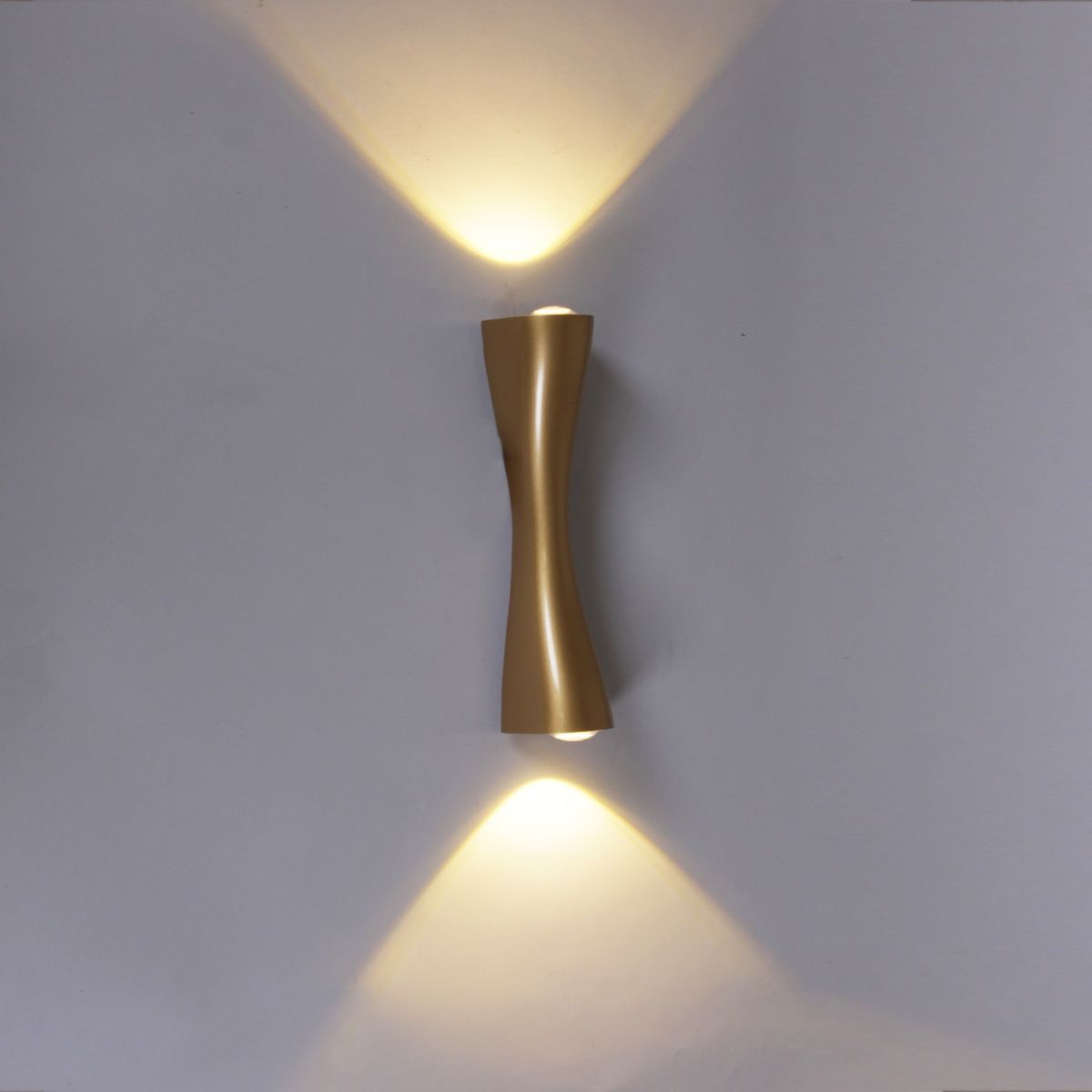 Уличный настенный светильник Reluce 86876-9.2-001JH LED2*3W GD в Санкт-Петербурге