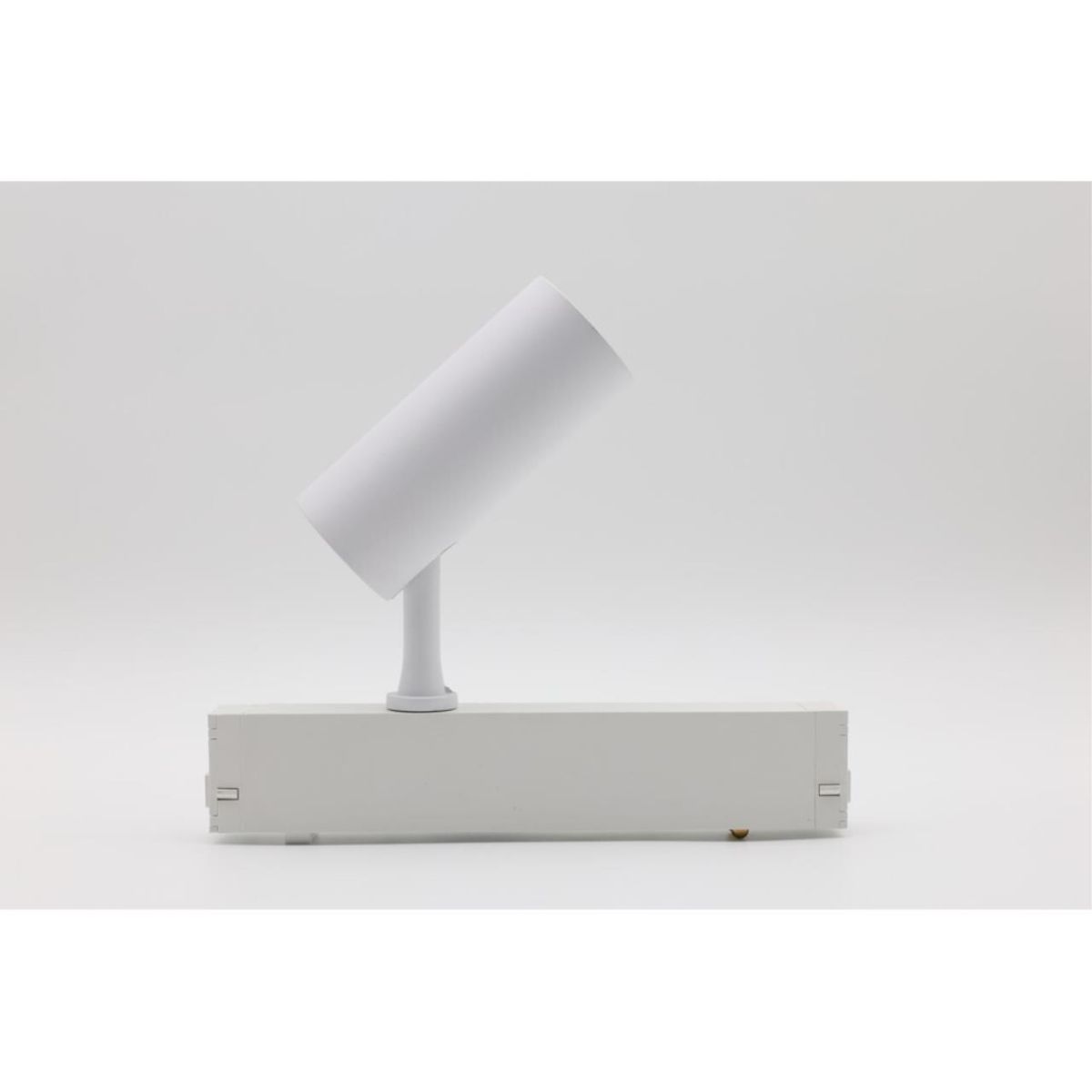 Трековый магнитный светильник Aployt Magnetic track 220 APL.0205.10.10 в Санкт-Петербурге