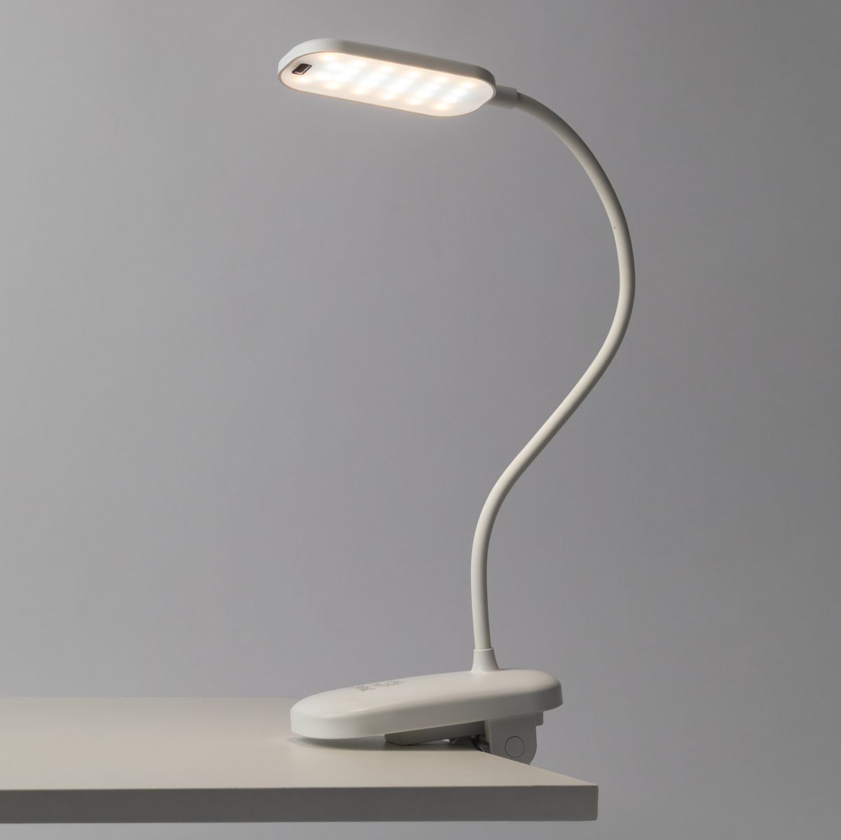 Настольная аккумуляторная лампа Эра NLED-525-6W-W Б0068589 в Санкт-Петербурге