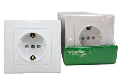 Розетка Schneider Electric Sedna с/з со шторками 16A 250V SDN3000341 в Санкт-Петербурге