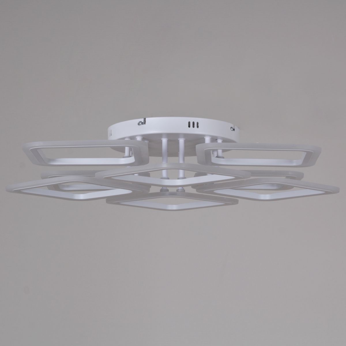 Потолочная люстра Reluce 05105-0.3-4+4 WH в Санкт-Петербурге