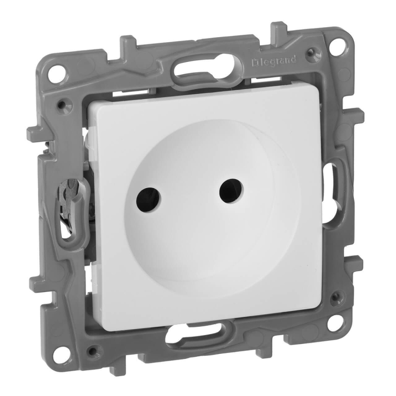 Розетка 2К Legrand Etika 16A 250V б/з со шторками винтовой зажим белая 672234 в Санкт-Петербурге
