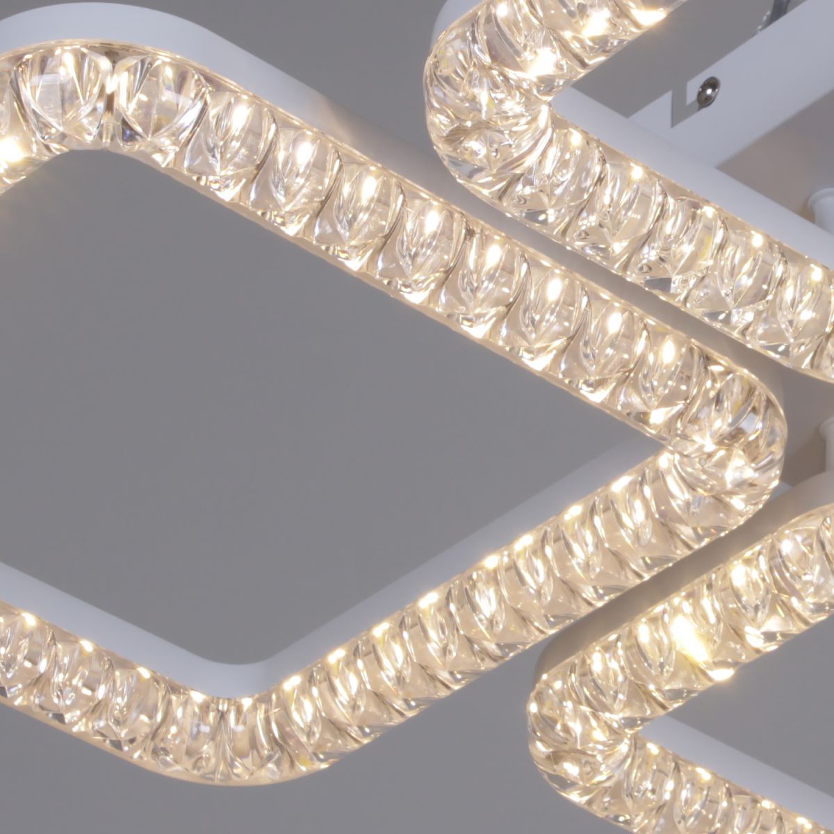 Потолочный светильник Reluce 19848-0.3-04D WH в #REGION_NAME_DECLINE_PP#