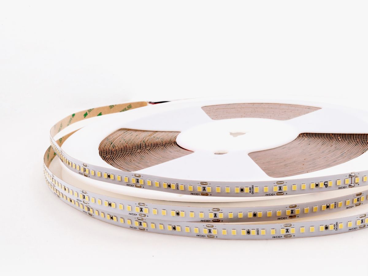 Светодиодная лента LEDS POWER 2835 176/м (16Вт/м) 24В холодная 30м/кат, серия ПРО140 005843 в Санкт-Петербурге