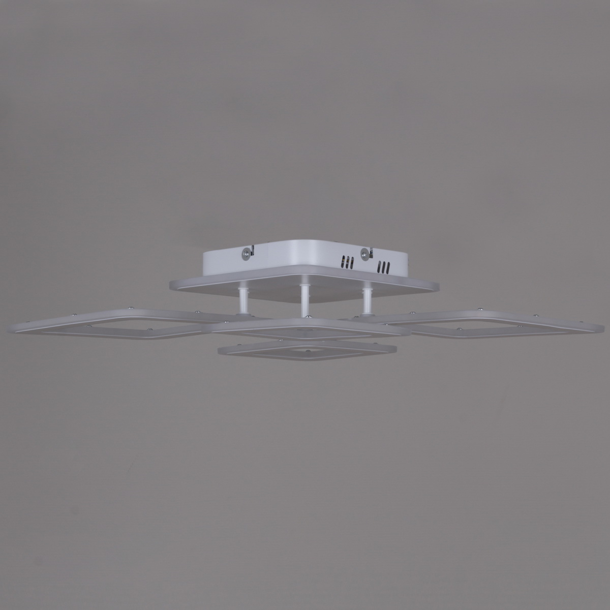 Потолочная люстра Reluce 20536-0.3-2+2+1 WT в #REGION_NAME_DECLINE_PP#