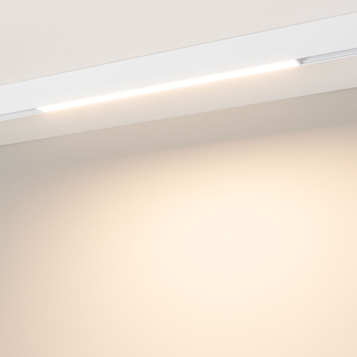 Трековый магнитный светильник Arlight MAG-ORIENT-FLAT-L465-16W Warm3000 (WH, 100 deg, 48V, DALI) 035843(1) в Санкт-Петербурге