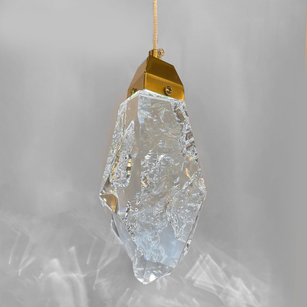 Подвесной светильник Delight Collection 111 111-3P gold в Санкт-Петербурге