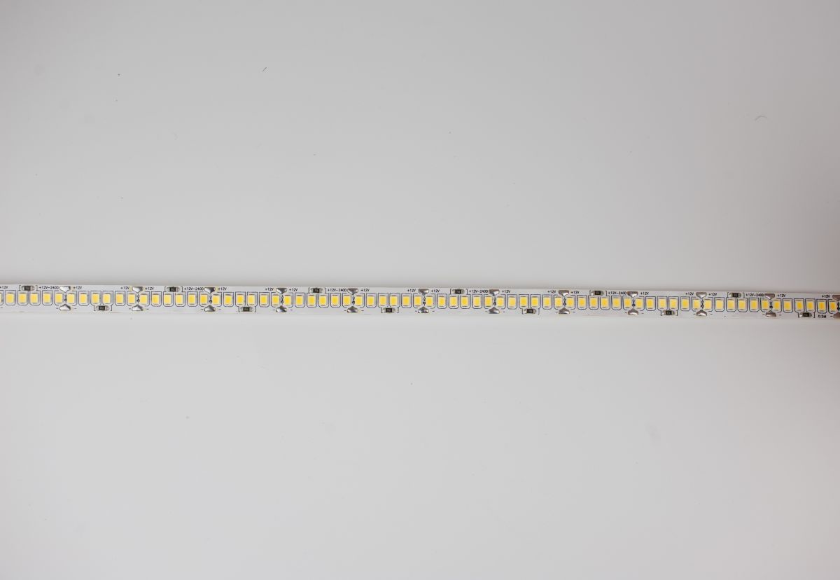 Светодиодная лента LEDS POWER 2835 240/м (21Вт/м) 12В холодная 008769 в #REGION_NAME_DECLINE_PP#