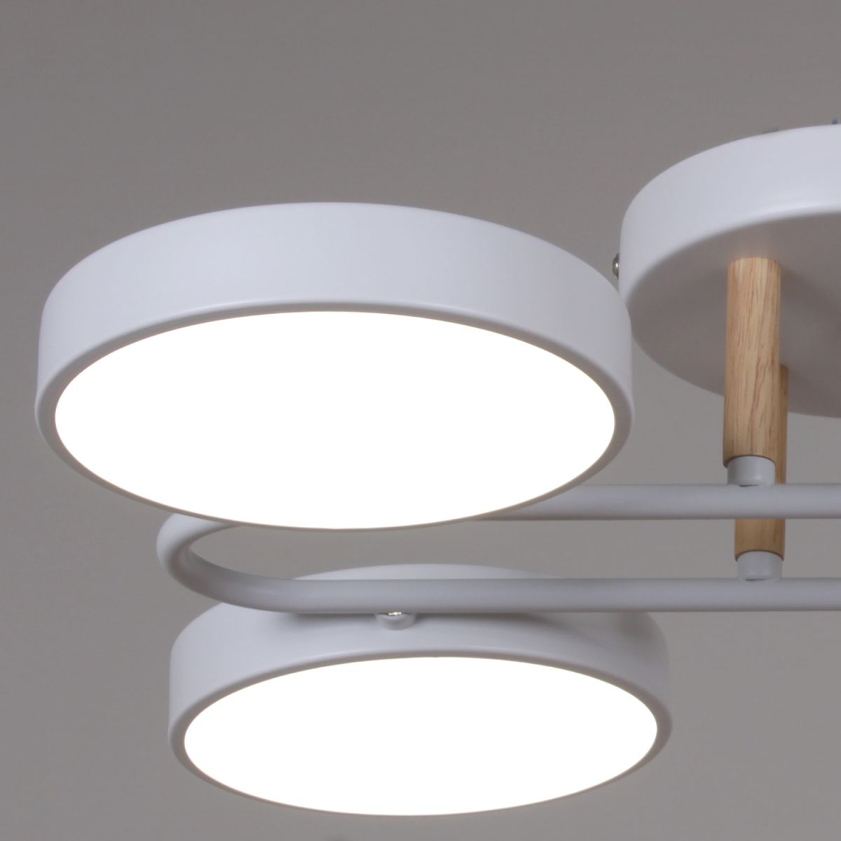 Потолочная люстра Reluce 03322-0.3-08 WH+WOOD в Санкт-Петербурге