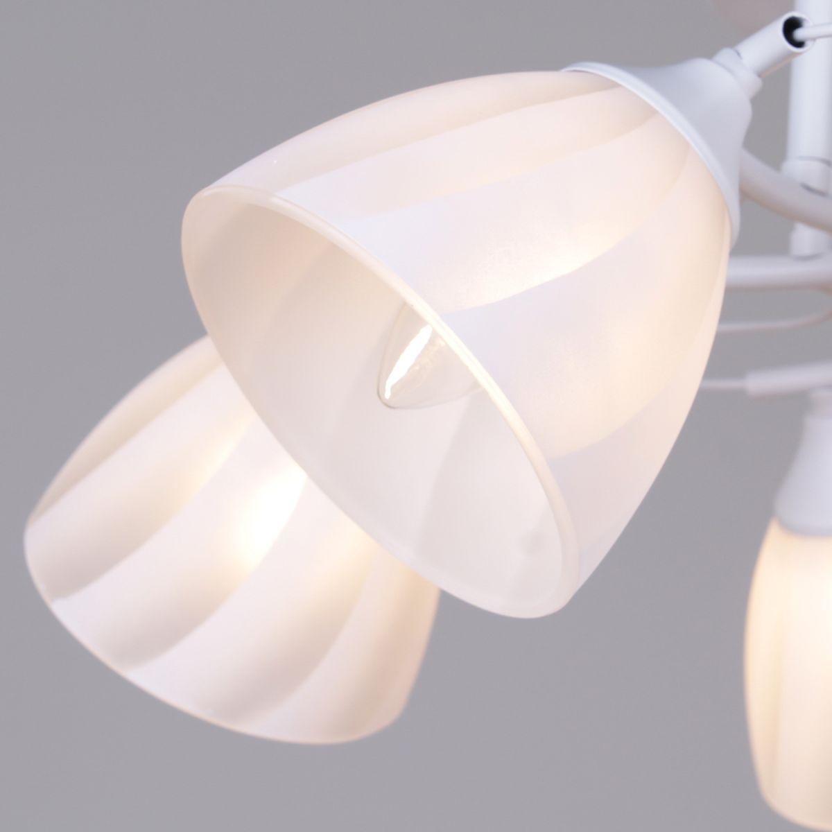 Потолочная люстра Reluce 62560-0.3-05 WH в Санкт-Петербурге