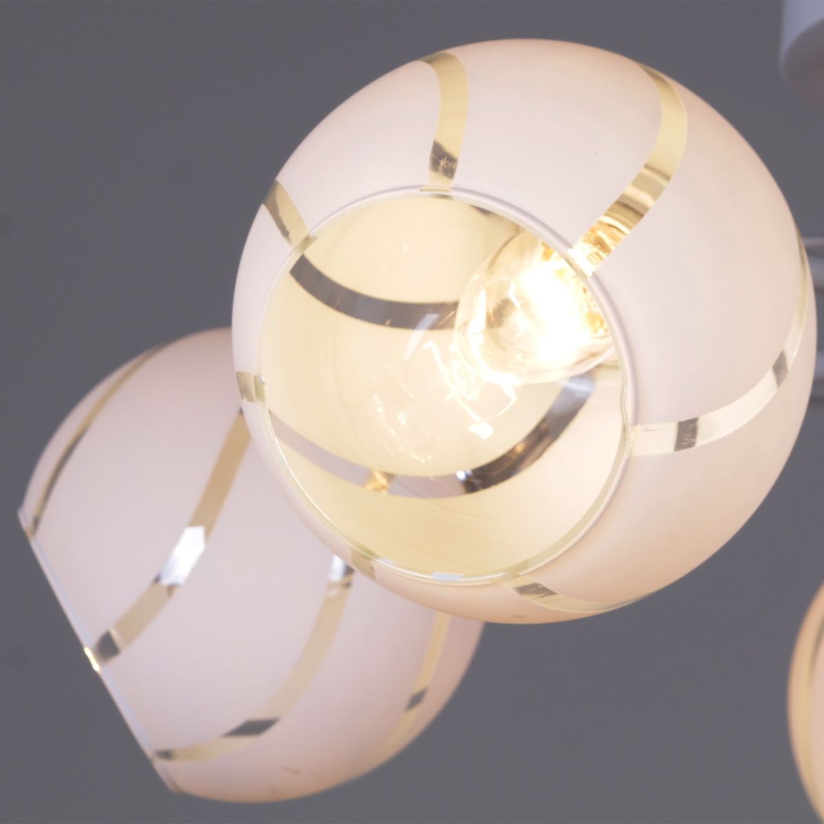 Потолочная люстра Reluce 99360-0.3-05 WH+CR в #REGION_NAME_DECLINE_PP#