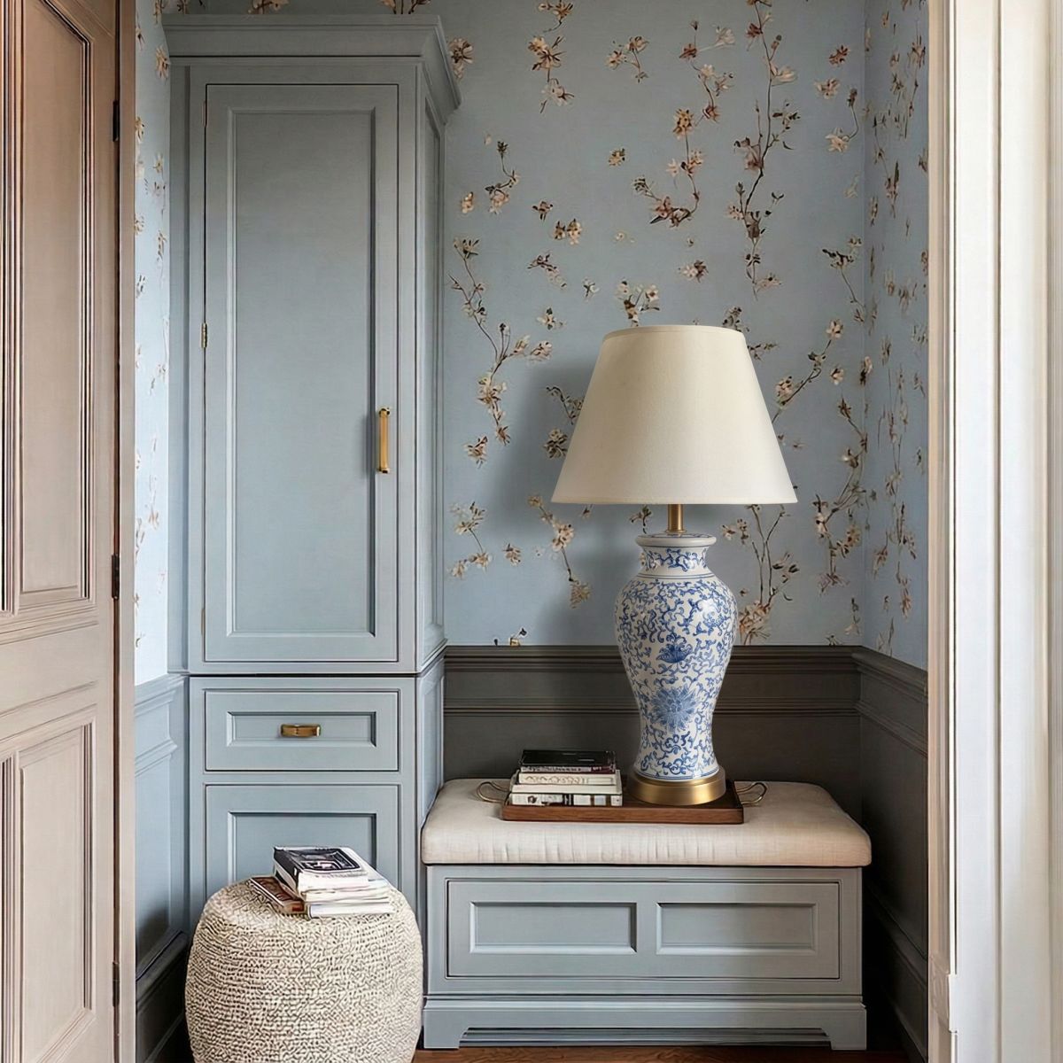 Настольная лампа LOFT IT Lotus 10512T в #REGION_NAME_DECLINE_PP#