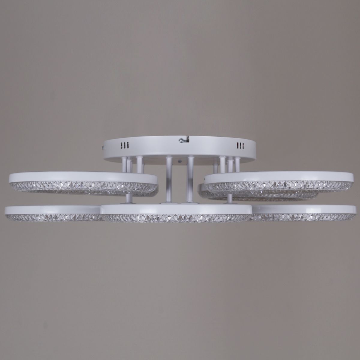 Потолочный светильник Reluce 67120-0.3-4+4C WH в #REGION_NAME_DECLINE_PP#