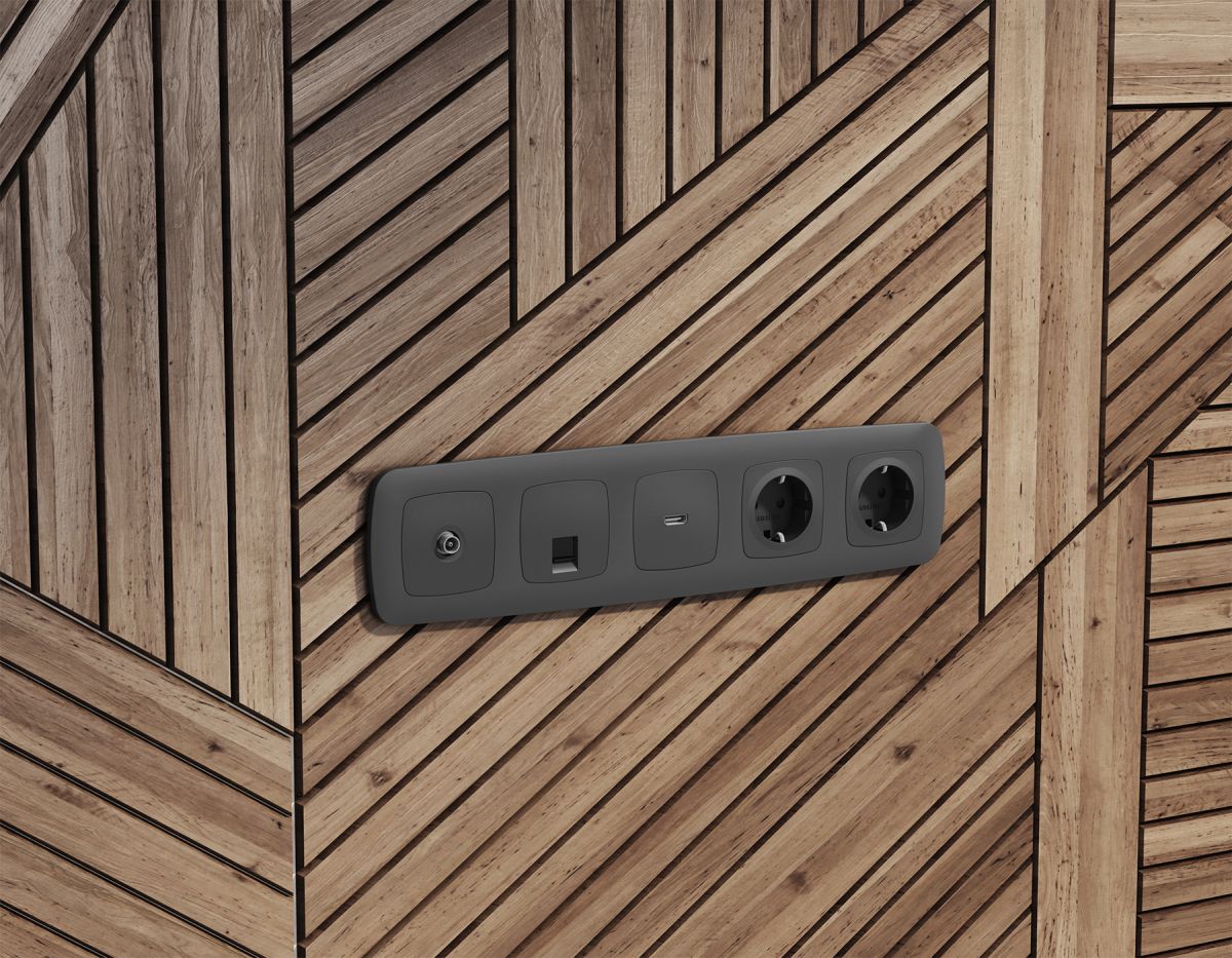 Комплект механизма компьютерной розетки Ambrella Volt RJ-45 (8P8C) CAT6A экранированной с автоматической защитной шторкой OMEGA MO912005 Графит soft touch QUANT (OP9120, VM185) в Санкт-Петербурге